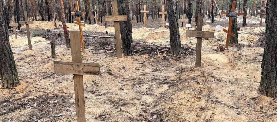 Колаж образів Другої світової та сучасної війни в Україні